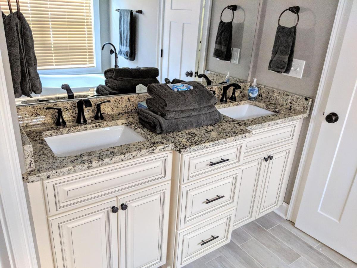 Spacious Deluxe House For You, Your Family And Friends Charlotte Exterior foto
